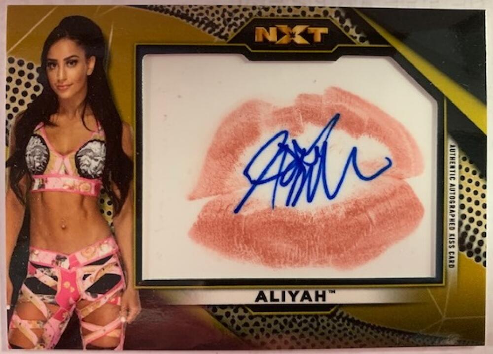 2019 Topps NXT Autographed Kiss Relics Gold